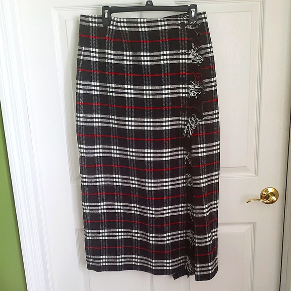 J London 🎁 Gorgeous Skirt - Picture 1 of 4